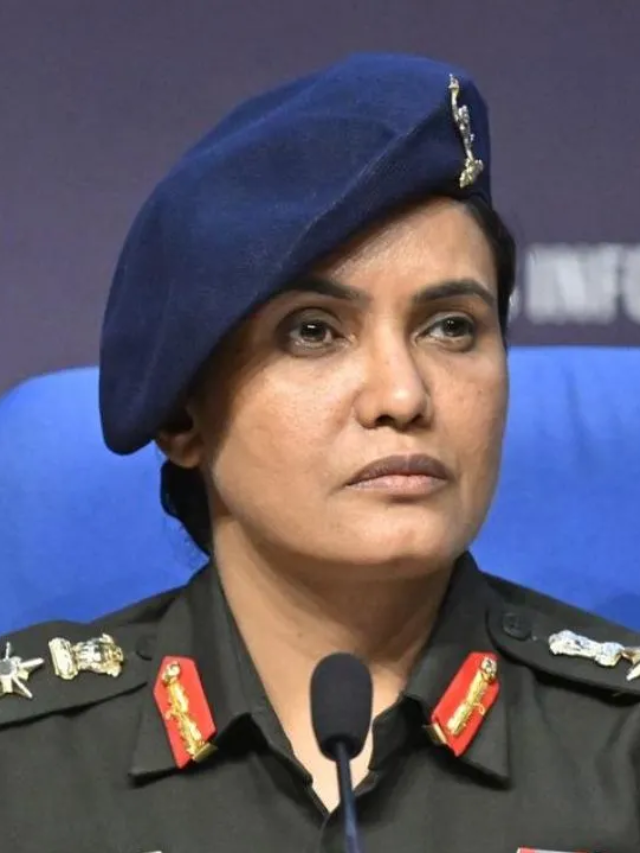 जानियें कर्नल सोफिया कुरैशी कौन है